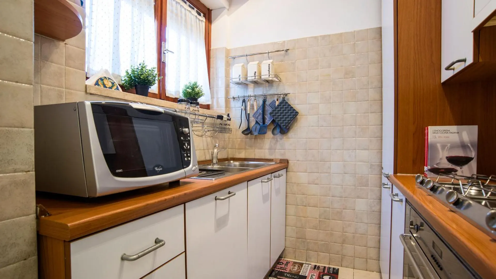 New Special Vrbs Roma Apartament 0*, Rome Italy